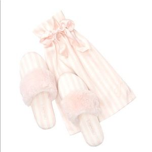 🎉1 Left🎉Victoria’s Secret~Satin Slippers & Bag!